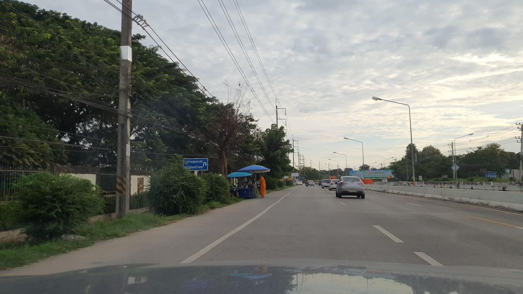 ภาพถนนตรงที่ โรงแรม B2 Premier เชียงใหม่ ตั้งอยู่ ถ่ายโดย jrcarlsen พ.ศ. 2564 (2021) · A street-level view of where โรงแรม B2 Premier เชียงใหม่ stands, by jrcarlsen in 2564 (2021)