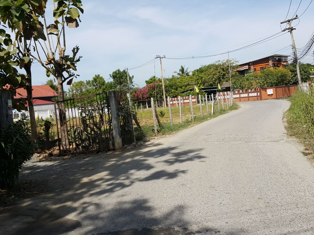 ภาพถนนตรงที่ Sodfong 59 Cafe' - ซดฟอง 59 ตั้งอยู่ ถ่ายโดย jrcarlsen พ.ศ. 2557 (2014) · A street-level view of where Sodfong 59 Cafe' - ซดฟอง 59 stands, by jrcarlsen in 2557 (2014)