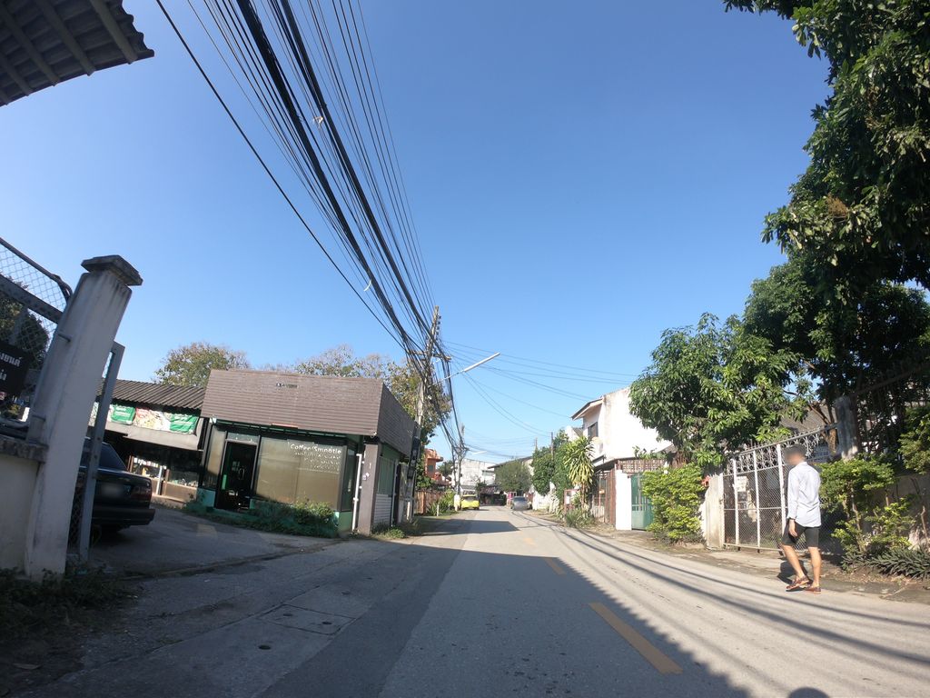 ภาพถนนตรงที่ K.Indh Garage ตั้งอยู่ ถ่ายโดย chanuwath_grab พ.ศ. 2562 (2019) · A street-level view of where K.Indh Garage stands, by chanuwath_grab in 2562 (2019)