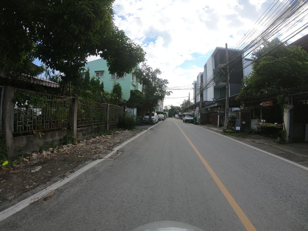 ภาพถนนตรงที่ V TattooYou ตั้งอยู่ ถ่ายโดย chanuwath_grab พ.ศ. 2562 (2019) · A street-level view of where V TattooYou stands, by chanuwath_grab in 2562 (2019)