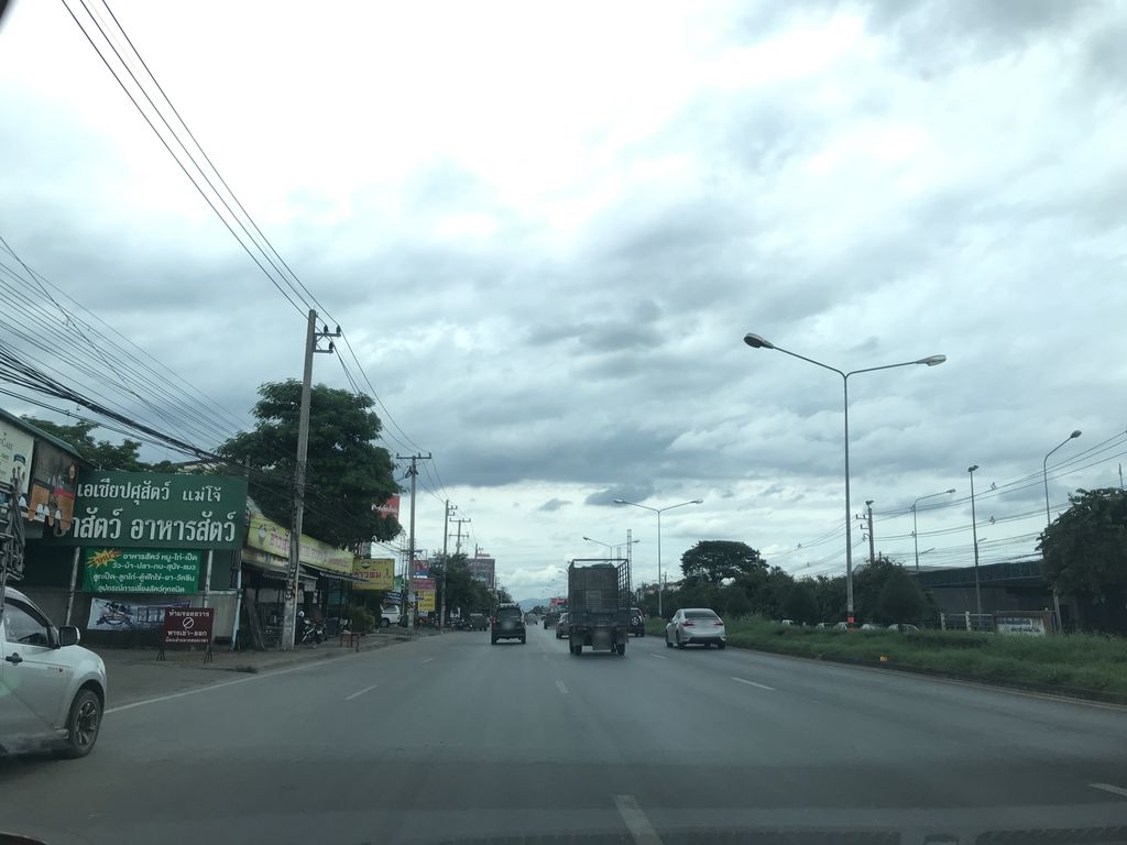 ภาพถนนตรงที่ เบสกุญแจ ตั้งอยู่ ถ่ายโดย prasert พ.ศ. 2561 (2018) · A street-level view of where เบสกุญแจ · Betkunchae stands, by prasert in 2561 (2018)