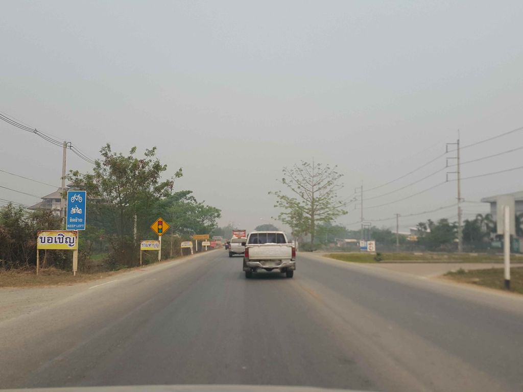 ภาพถนนตรงที่ แทนแอร์ เซอร์วิส ตั้งอยู่ ถ่ายโดย jrcarlsen พ.ศ. 2558 (2015) · A street-level view of where แทนแอร์ เซอร์วิส · Thaenae Service stands, by jrcarlsen in 2558 (2015)