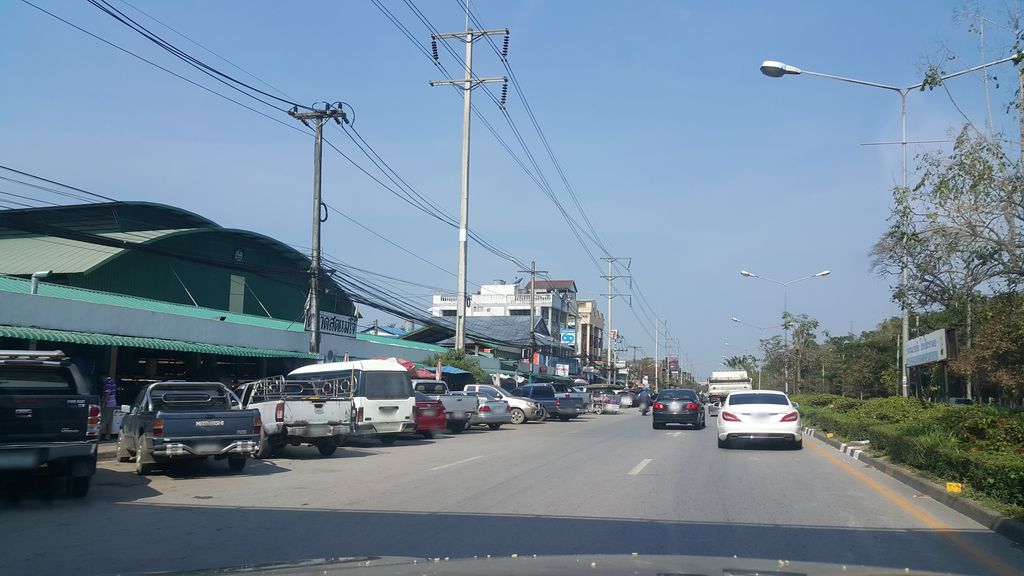 ภาพถนนตรงที่ ไข่ลวกป้าศรี ตั้งอยู่ ถ่ายโดย jrcarlsen พ.ศ. 2562 (2019) · A street-level view of where ไข่ลวกป้าศรี · Khlaiwokpasi stands, by jrcarlsen in 2562 (2019)