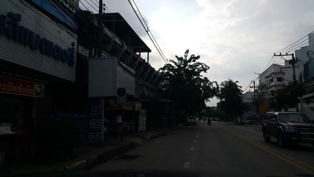 ภาพถนนตรงที่ หมูสะเต๊ะพิชัย ตั้งอยู่ ถ่ายโดย jrcarlsen พ.ศ. 2559 (2016) · A street-level view of where หมูสะเต๊ะพิชัย · Moo-Satae Phichai stands, by jrcarlsen in 2559 (2016)