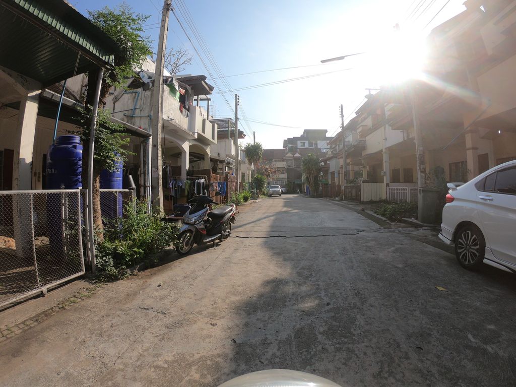 ภาพถนนตรงที่ JJet-Black Tattoo ตั้งอยู่ ถ่ายโดย chanuwath_grab พ.ศ. 2562 (2019) · A street-level view of where JJet-Black Tattoo stands, by chanuwath_grab in 2562 (2019)
