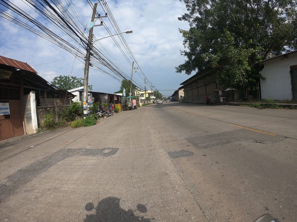 ภาพถนนตรงที่ Heng Station ตั้งอยู่ ถ่ายโดย chanuwath_grab พ.ศ. 2562 (2019) · A street-level view of where Heng Station stands, by chanuwath_grab in 2562 (2019)