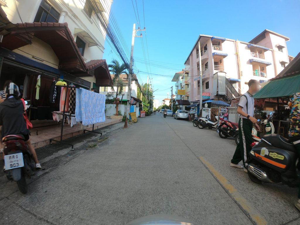 ภาพถนนตรงที่ Speedy Car rent ChiangMai ตั้งอยู่ ถ่ายโดย chanuwath_grab พ.ศ. 2562 (2019) · A street-level view of where Speedy Car rent ChiangMai stands, by chanuwath_grab in 2562 (2019)