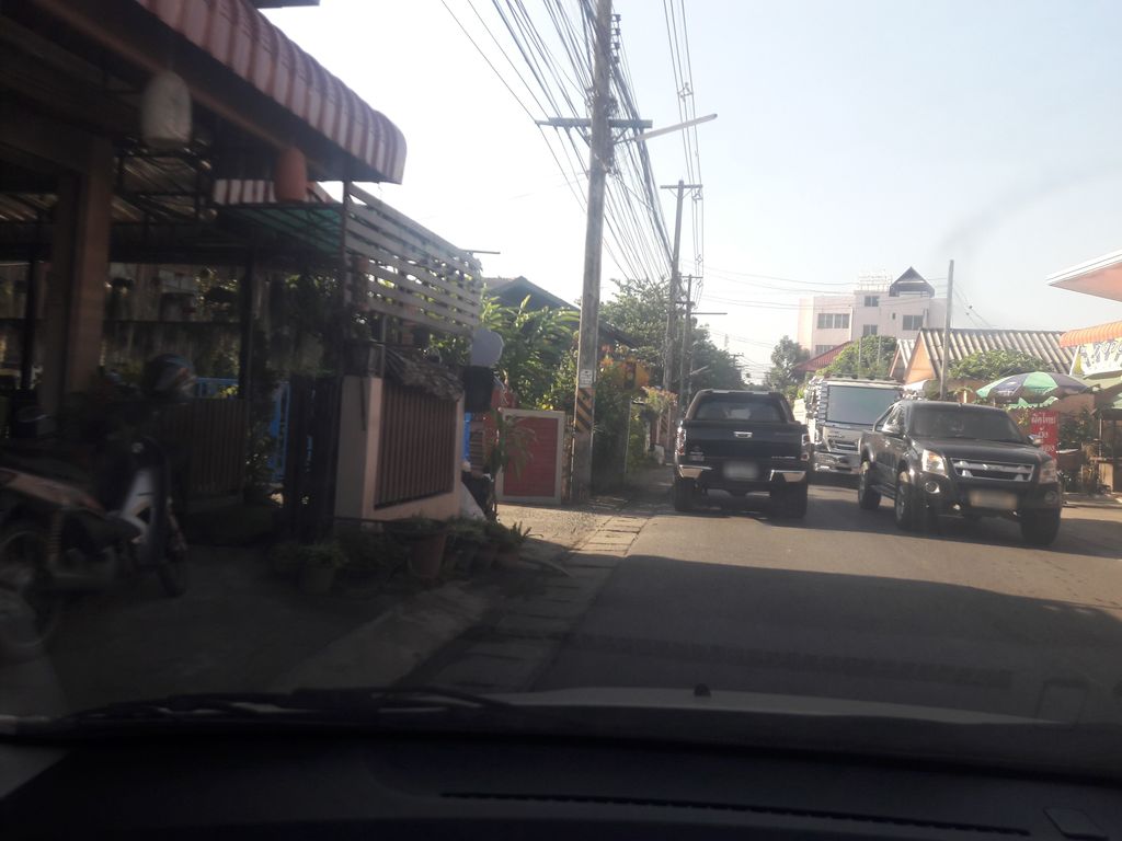 ภาพถนนตรงที่ ทองสั้น การค้า ตั้งอยู่ ถ่ายโดย noochjaree พ.ศ. 2561 (2018) · A street-level view of where ทองสั้น การค้า · Thong San Kankha stands, by noochjaree in 2561 (2018)