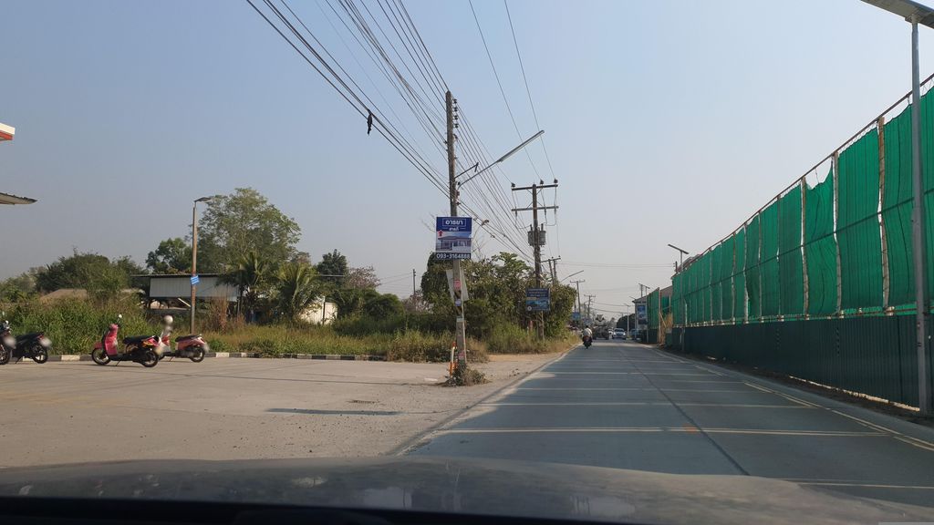 ภาพถนนตรงที่ หมาล่าByลุงหนวด ตั้งอยู่ ถ่ายโดย jrcarlsen พ.ศ. 2566 (2023) · A street-level view of where หมาล่าByลุงหนวด · MalaBylungnuat stands, by jrcarlsen in 2566 (2023)