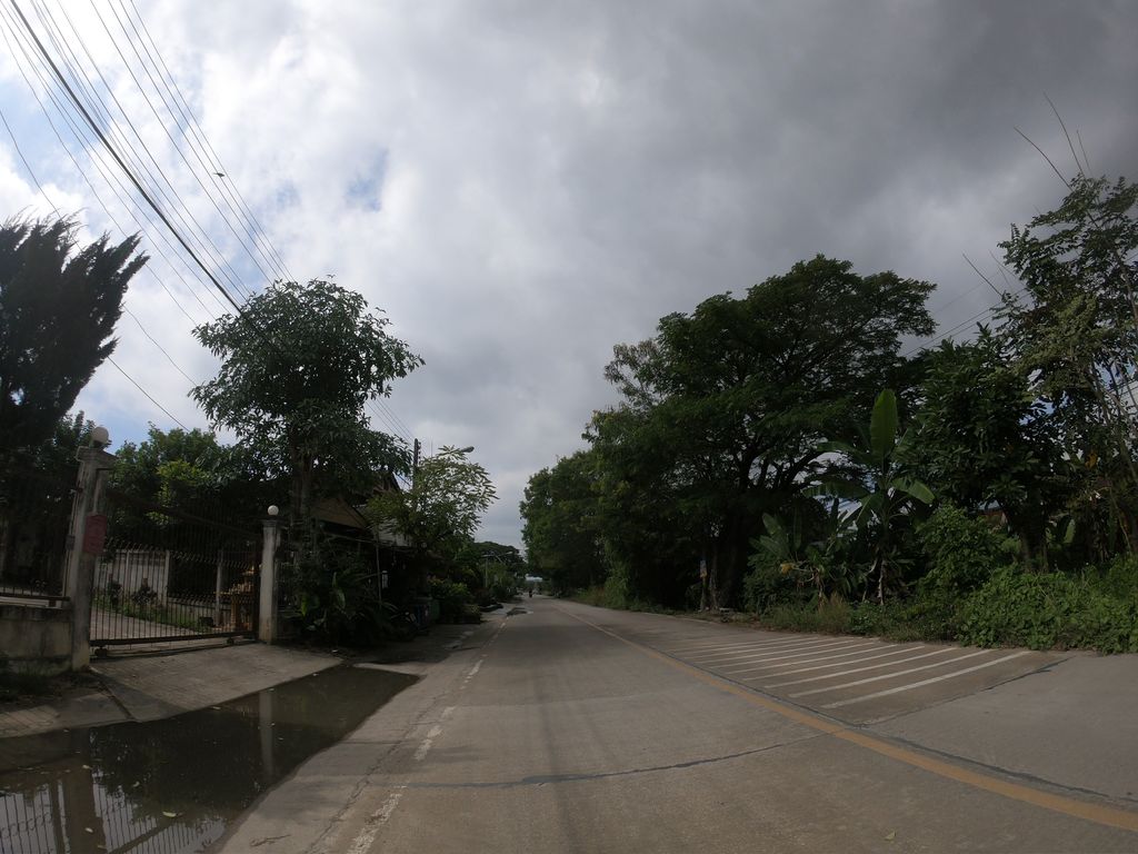 ภาพถนนตรงที่ ขนมปังเปรี้ยง ตั้งอยู่ ถ่ายโดย chanuwath_grab พ.ศ. 2562 (2019) · A street-level view of where ขนมปังเปรี้ยง · Khanompang Priang stands, by chanuwath_grab in 2562 (2019)