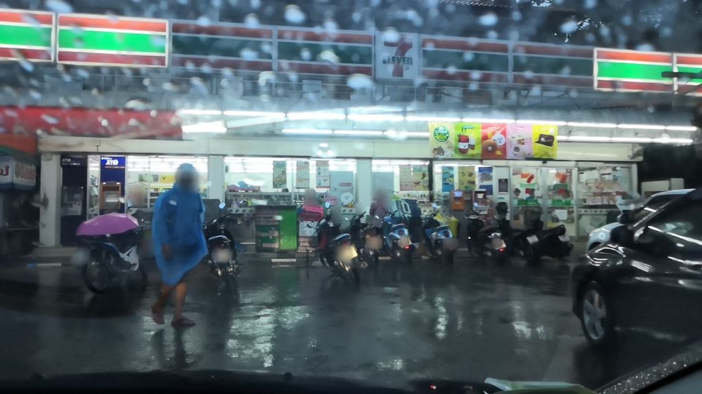 ภาพถนนตรงที่ เก่งเปรมปิ้งย่างซ๊ะป๊ะอย่างหน้าเซเว่นป่าตาล ตั้งอยู่ ถ่ายโดย charlesano พ.ศ. 2561 (2018) · A street-level view of where เก่งเปรมปิ้งย่างซ๊ะป๊ะอย่างหน้าเซเว่นป่าตาล · Keng Prem Pingyang Sapayang Na Seven Pa Tan stands, by charlesano in 2561 (2018)