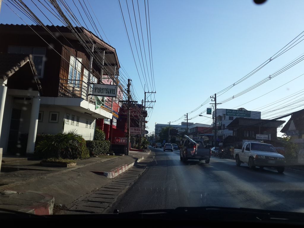 ภาพถนนตรงที่ หางดงการแพทย์ ตั้งอยู่ ถ่ายโดย mishari พ.ศ. 2557 (2014) · A street-level view of where หางดงการแพทย์ · Hang Dong Kanphaet stands, by mishari in 2557 (2014)