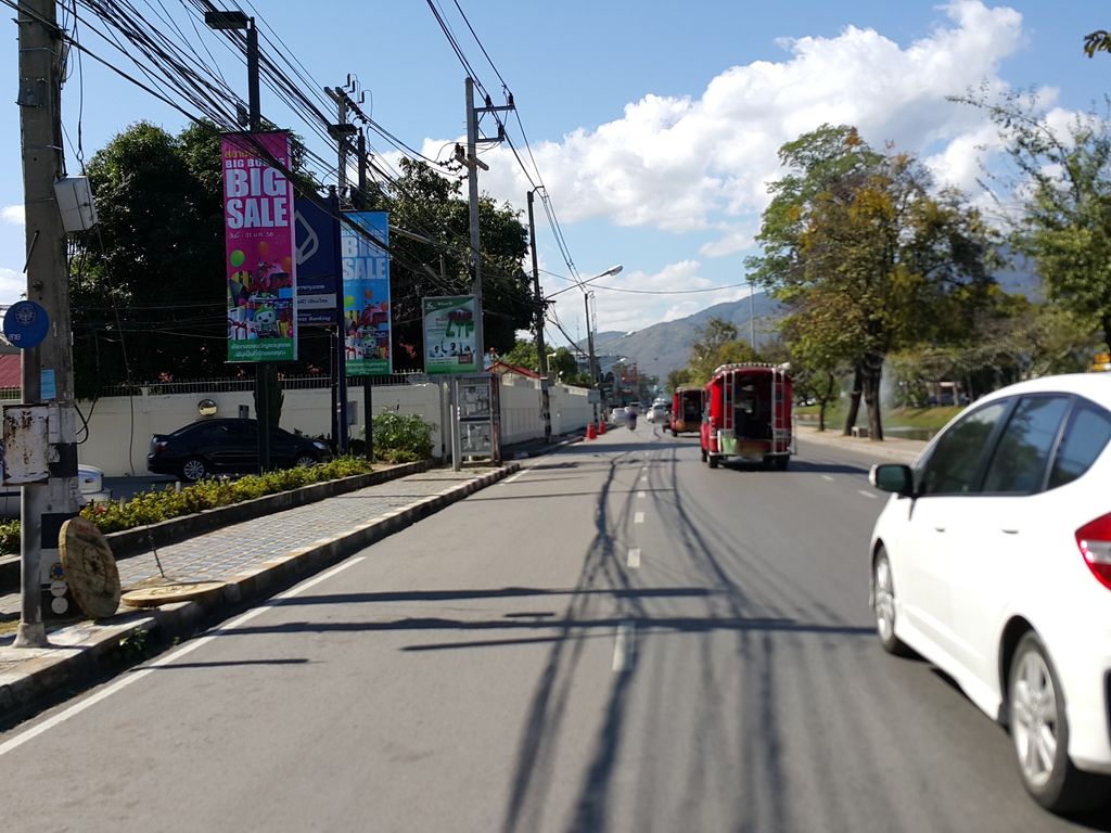 ภาพถนนตรงที่ บริษัท เชียงใหม่สยามทีวี จำกัด สำนักงานใหญ่ ตั้งอยู่ ถ่ายโดย jrcarlsen พ.ศ. 2558 (2015) · A street-level view of where บริษัท เชียงใหม่สยามทีวี จำกัด สำนักงานใหญ่ · Chiang Mai Sayamthiwi Chamkat Samnakngan Yai Company stands, by jrcarlsen in 2558 (2015)