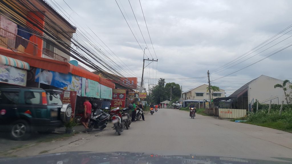 ภาพถนนตรงที่ สบายกาย นวดแผนไทย thai massage ตั้งอยู่ ถ่ายโดย jrcarlsen พ.ศ. 2564 (2021) · A street-level view of where สบายกาย นวดแผนไทย thai massage stands, by jrcarlsen in 2564 (2021)