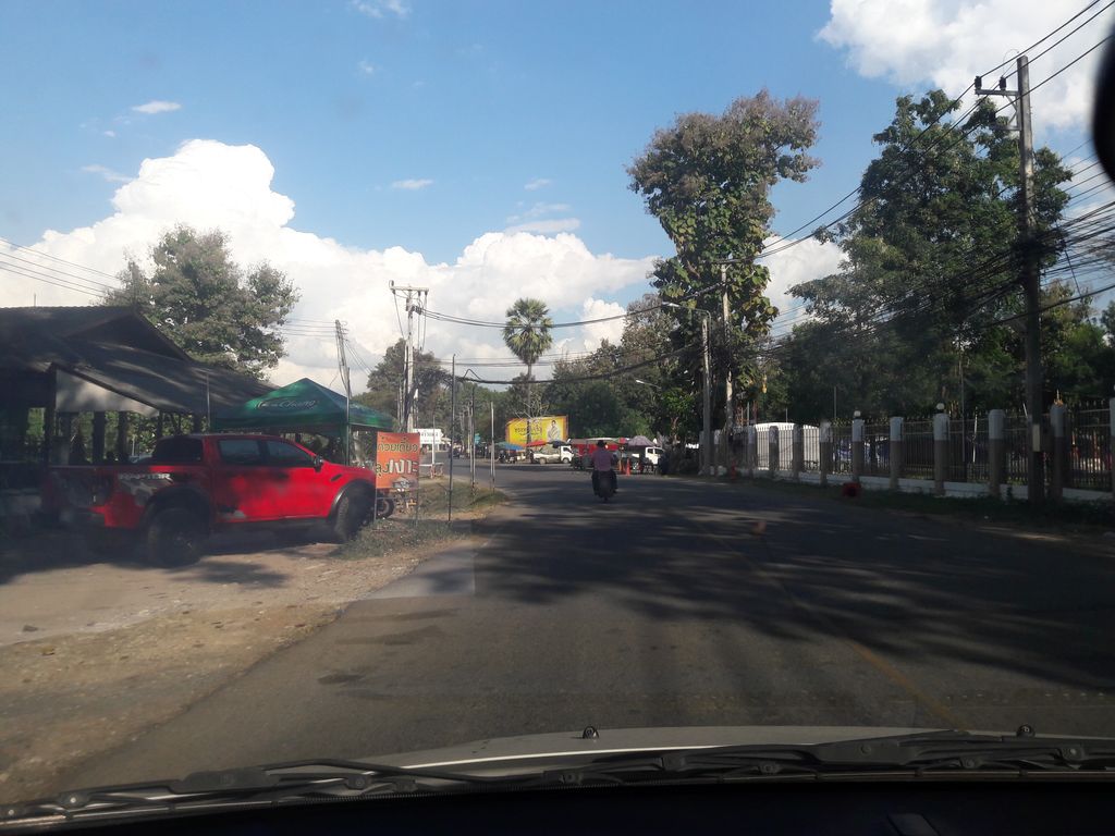 ภาพถนนตรงที่ SuanGitkaset-สวนกิจเกษตร ตั้งอยู่ ถ่ายโดย noochjaree พ.ศ. 2561 (2018) · A street-level view of where SuanGitkaset-สวนกิจเกษตร stands, by noochjaree in 2561 (2018)