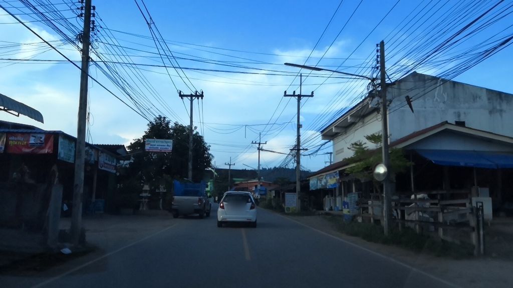 ภาพถนนตรงที่ เมืองแจ่มเฟอร์นิเจอร์ ตั้งอยู่ ถ่ายโดย charlesano พ.ศ. 2561 (2018) · A street-level view of where เมืองแจ่มเฟอร์นิเจอร์ · Mueang Chaem Furniture stands, by charlesano in 2561 (2018)