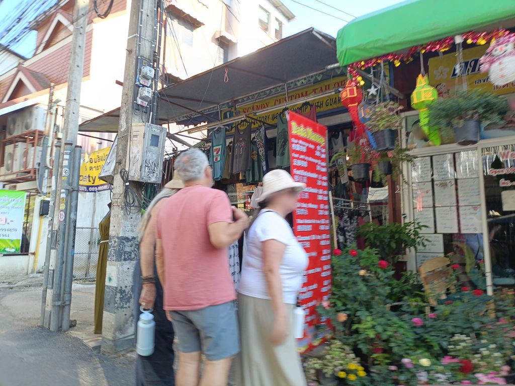 ภาพถนนตรงที่ Mandala Massage and Nails Spa ตั้งอยู่ ถ่ายโดย skillsy พ.ศ. 2568 (2025) · A street-level view of where Mandala Massage and Nails Spa stands, by skillsy in 2568 (2025)