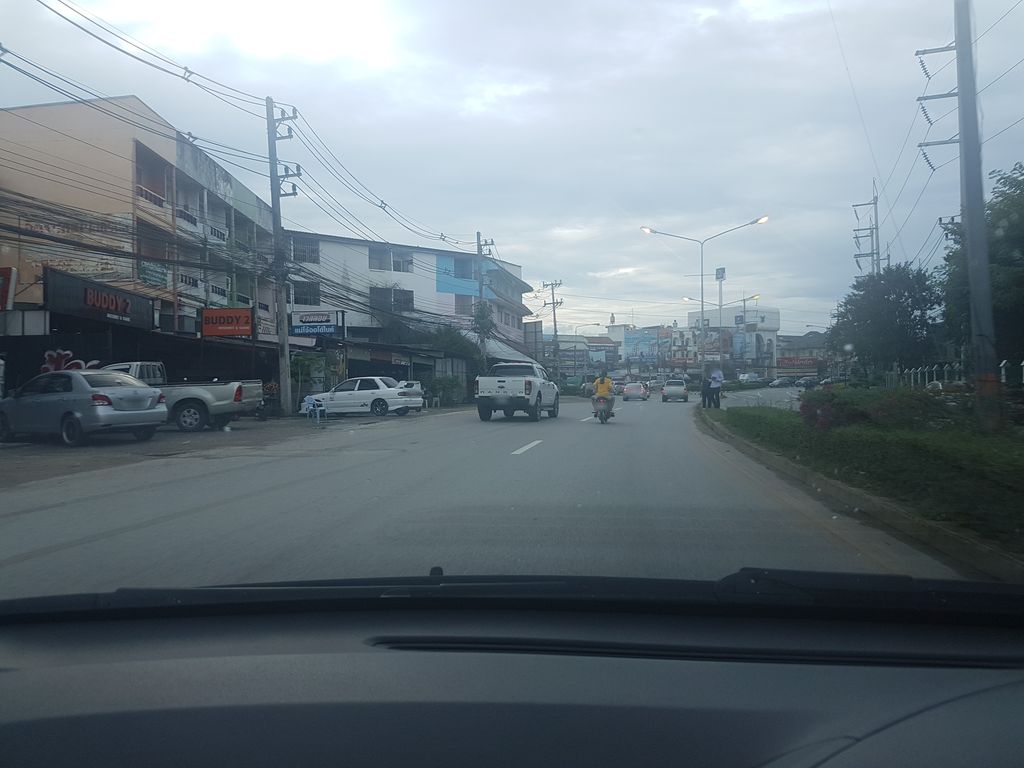 ภาพถนนตรงที่ แม่โจ้ สัตวแพทย์ ตั้งอยู่ ถ่ายโดย ekkarin พ.ศ. 2561 (2018) · A street-level view of where แม่โจ้ สัตวแพทย์ · Mae Jo Satwaphaet stands, by ekkarin in 2561 (2018)