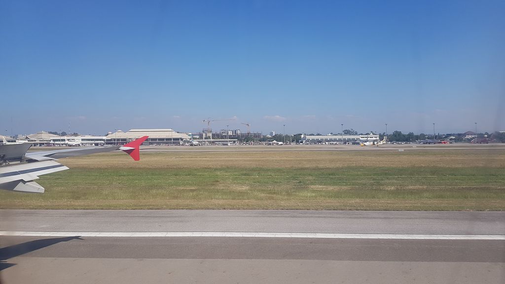 ภาพถนนตรงที่ 清邁國際機場 ตั้งอยู่ ถ่ายโดย igorzo พ.ศ. 2562 (2019) · A street-level view of where 清邁國際機場 stands, by igorzo in 2562 (2019)