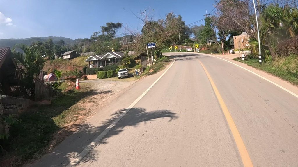 ภาพถนนตรงที่ ฟินอินดาว ตั้งอยู่ ถ่ายโดย julcnx พ.ศ. 2567 (2024) · A street-level view of where ฟินอินดาว · Finindao stands, by julcnx in 2567 (2024)