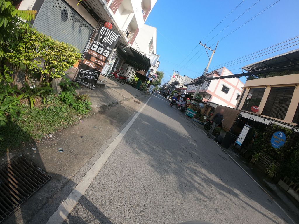 ภาพถนนตรงที่ attitude coffee bar ตั้งอยู่ ถ่ายโดย chanuwath_grab พ.ศ. 2562 (2019) · A street-level view of where attitude coffee bar stands, by chanuwath_grab in 2562 (2019)