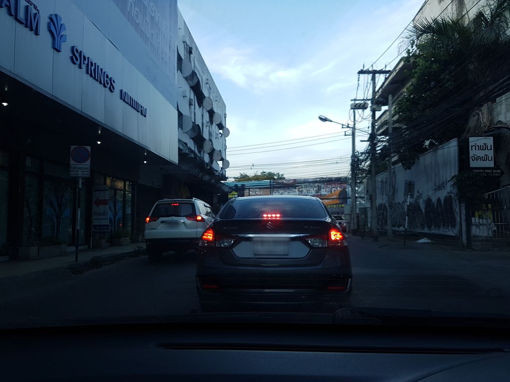 ภาพถนนตรงที่ Z-Plus Company Limited ตั้งอยู่ ถ่ายโดย ekkarin พ.ศ. 2561 (2018) · A street-level view of where Z-Plus Company Limited stands, by ekkarin in 2561 (2018)