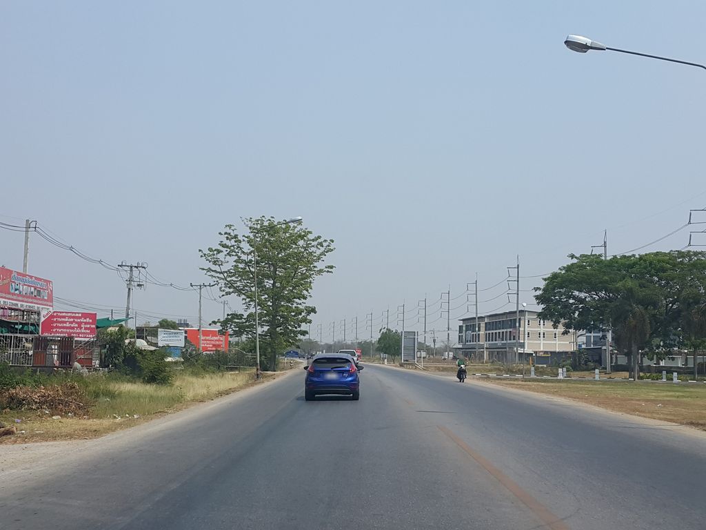 ภาพถนนตรงที่ ร้านเจ้เล็กแยกหลุย ตั้งอยู่ ถ่ายโดย jrcarlsen พ.ศ. 2559 (2016) · A street-level view of where ร้านเจ้เล็กแยกหลุย · Ran Che Lek Yaeklui stands, by jrcarlsen in 2559 (2016)
