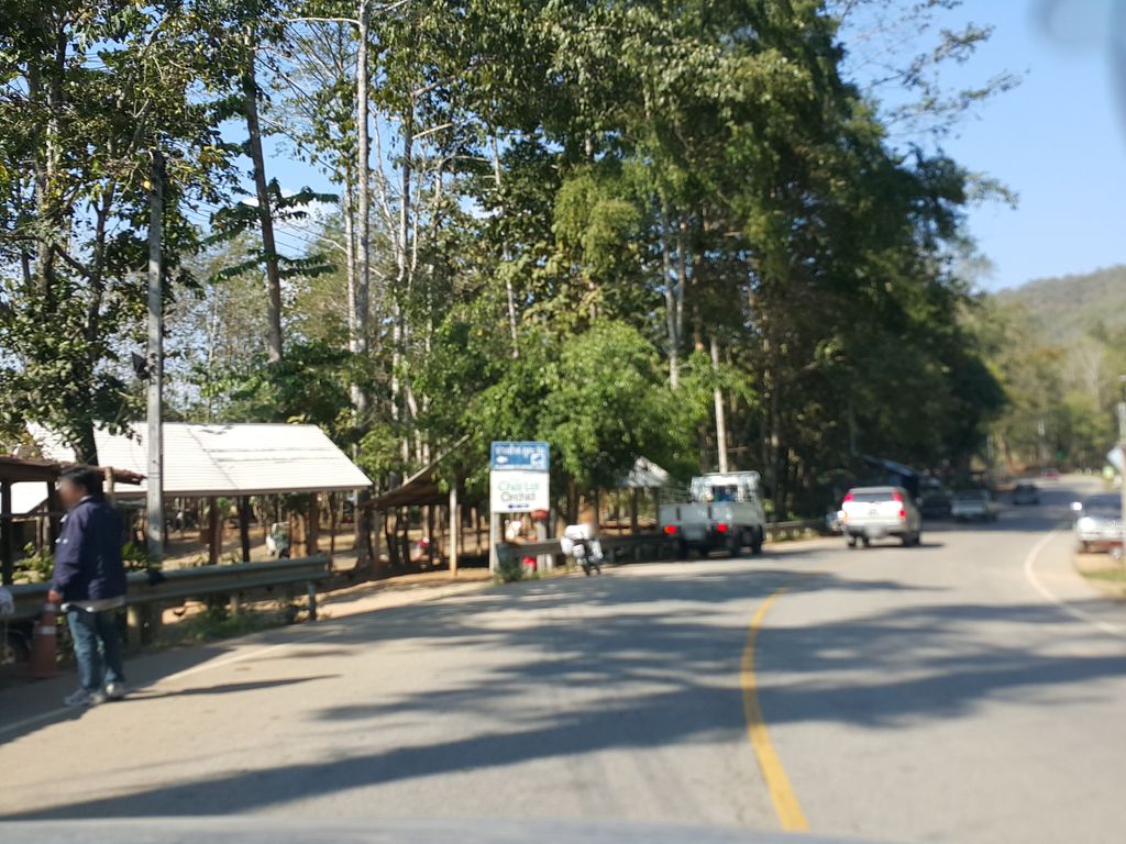 ภาพถนนตรงที่ Tawan Riverside - Elephant Resort ตั้งอยู่ ถ่ายโดย jrcarlsen พ.ศ. 2558 (2015) · A street-level view of where Tawan Riverside - Elephant Resort stands, by jrcarlsen in 2558 (2015)