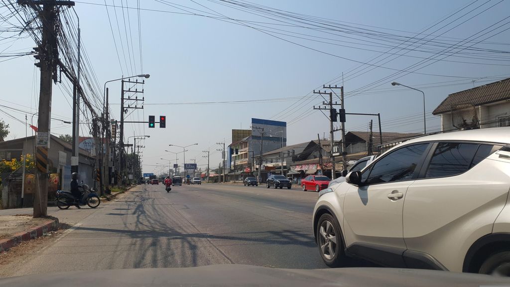 ภาพถนนตรงที่ เอเจ ผ้าม่าน เชียงใหม่  ลด 30 - 50% ตั้งอยู่ ถ่ายโดย jrcarlsen พ.ศ. 2566 (2023) · A street-level view of where เอเจ ผ้าม่าน เชียงใหม่  ลด 30 - 50% · A J Phaman Chiang Mai Lot 30 - 50% stands, by jrcarlsen in 2566 (2023)