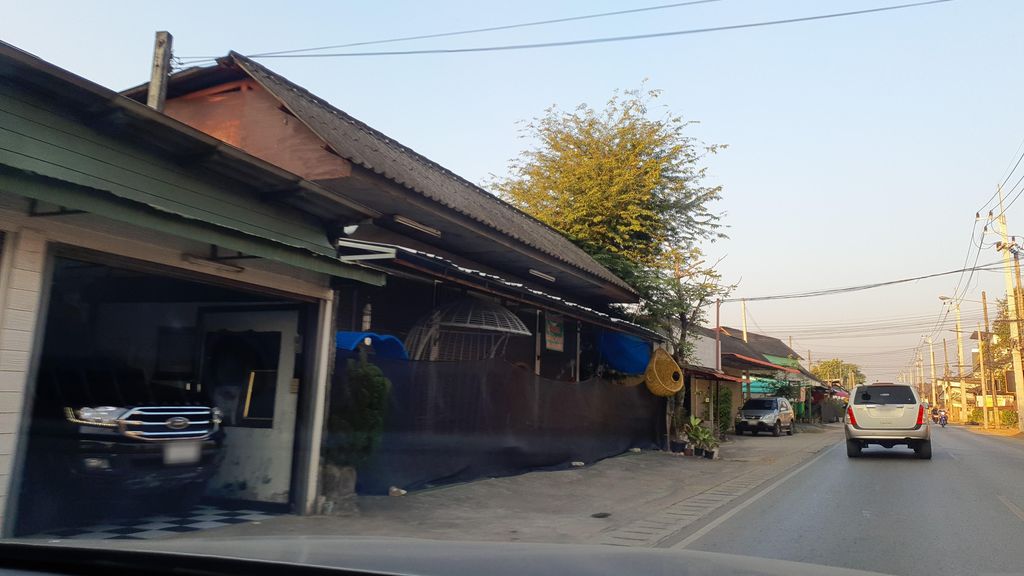 ภาพถนนตรงที่ E-POR E-MAE official ตั้งอยู่ ถ่ายโดย jrcarlsen พ.ศ. 2566 (2023) · A street-level view of where E-POR E-MAE official stands, by jrcarlsen in 2566 (2023)