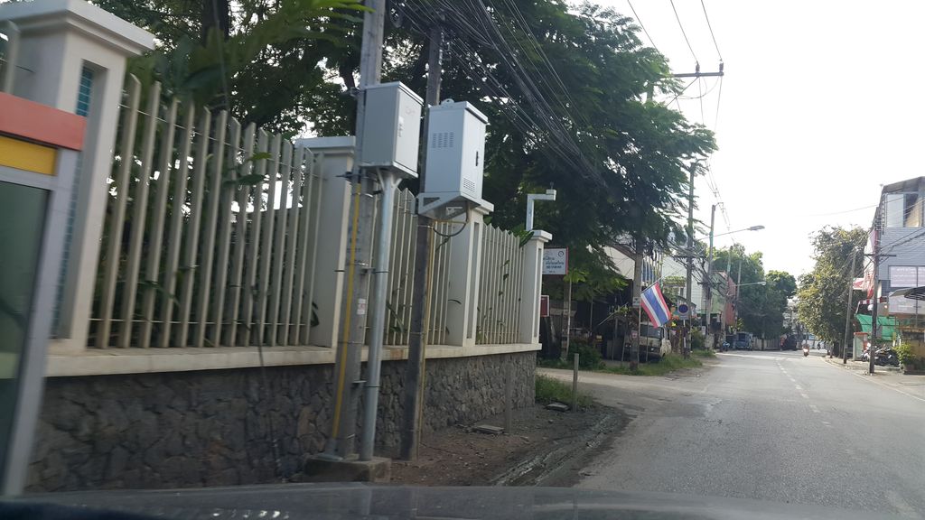 ภาพถนนตรงที่ Blessing Music School ตั้งอยู่ ถ่ายโดย jrcarlsen พ.ศ. 2559 (2016) · A street-level view of where Blessing Music School stands, by jrcarlsen in 2559 (2016)