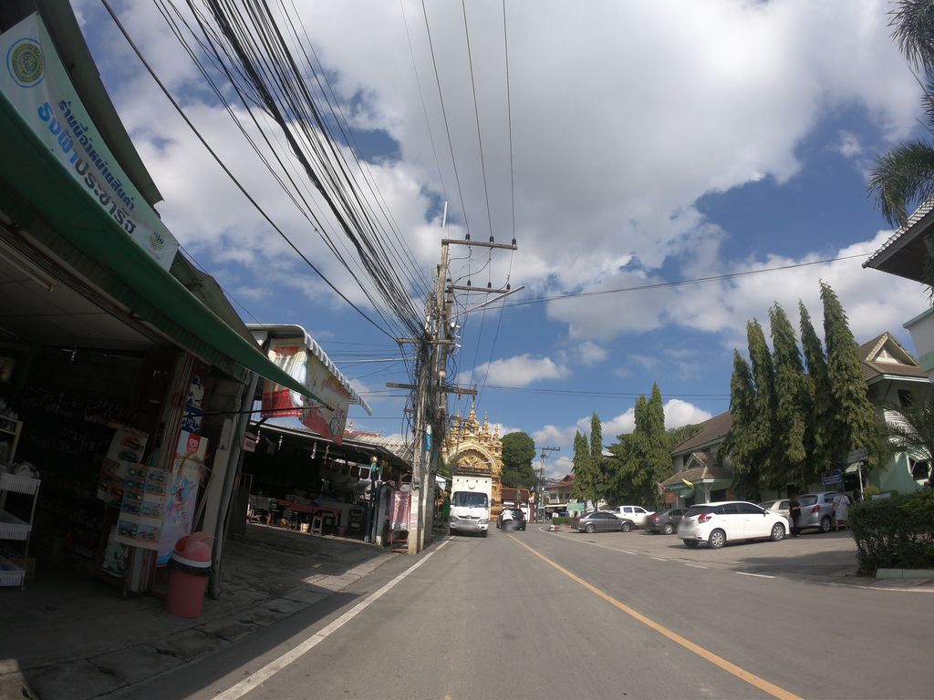 ภาพถนนตรงที่ ร้านสามต. ตั้งอยู่ ถ่ายโดย chanuwath_grab พ.ศ. 2562 (2019) · A street-level view of where ร้านสามต. · Ran Samta. stands, by chanuwath_grab in 2562 (2019)