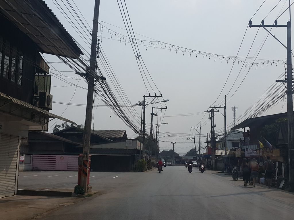ภาพถนนตรงที่ ครัวเชียงดาว สูตรบ้านคุณยายอินทร์ศรี ตั้งอยู่ ถ่ายโดย jrcarlsen พ.ศ. 2559 (2016) · A street-level view of where ครัวเชียงดาว สูตรบ้านคุณยายอินทร์ศรี · Khruachiangdao Sut Ban Khunyai In Si stands, by jrcarlsen in 2559 (2016)