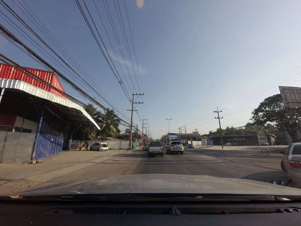 ภาพถนนตรงที่ Zongshen Ryuka Thailand "จงเซิน ริวก้า" ตั้งอยู่ ถ่ายโดย mishari พ.ศ. 2564 (2021) · A street-level view of where Zongshen Ryuka Thailand "จงเซิน ริวก้า" stands, by mishari in 2564 (2021)