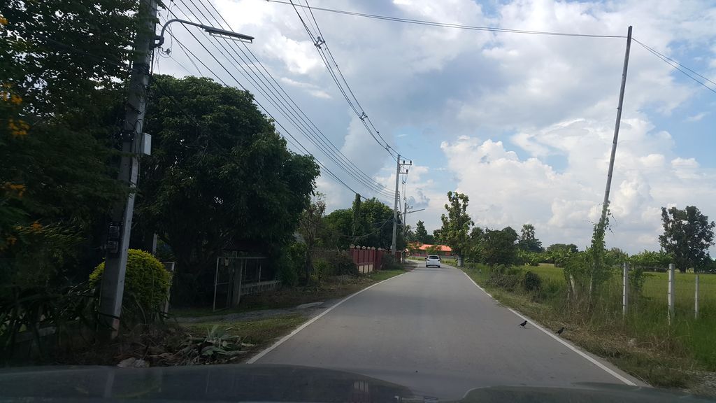 ภาพถนนตรงที่ แช่ช้าง โภชนา ตั้งอยู่ ถ่ายโดย jrcarlsen พ.ศ. 2560 (2017) · A street-level view of where แช่ช้าง โภชนา · Chaechang Photna stands, by jrcarlsen in 2560 (2017)