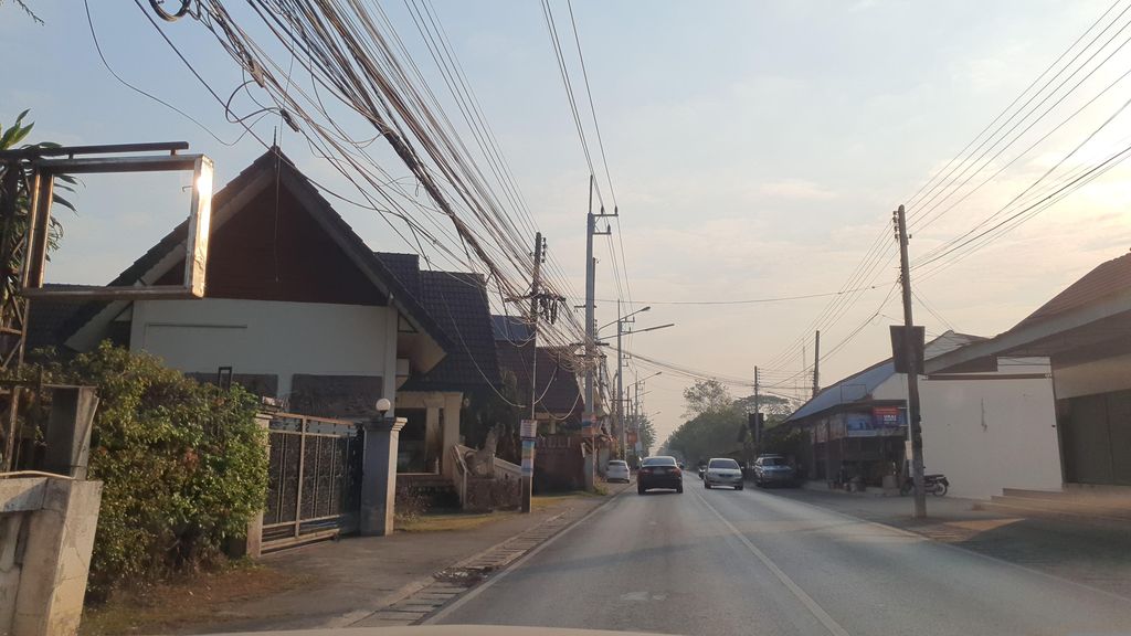 ภาพถนนตรงที่ ร้านลองมากอย ตั้งอยู่ ถ่ายโดย jrcarlsen พ.ศ. 2566 (2023) · A street-level view of where ร้านลองมากอย · Ran Long Ma Koi stands, by jrcarlsen in 2566 (2023)