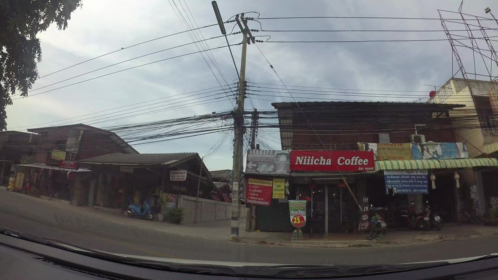 ภาพถนนตรงที่ CNX Haircutz ตั้งอยู่ ถ่ายโดย kaart_3 พ.ศ. 2562 (2019) · A street-level view of where CNX Haircutz stands, by kaart_3 in 2562 (2019)