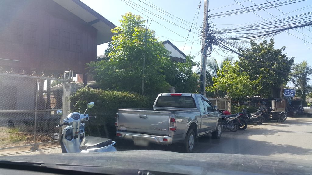 ภาพถนนตรงที่ สุรินทร์ การช่าง ตั้งอยู่ ถ่ายโดย jrcarlsen พ.ศ. 2562 (2019) · A street-level view of where สุรินทร์ การช่าง · Surin Kanchang stands, by jrcarlsen in 2562 (2019)