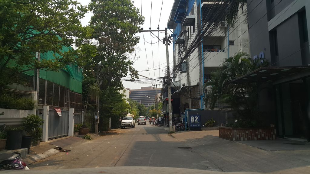ภาพถนนตรงที่ ākho - อาโค ปังนมสด ตั้งอยู่ ถ่ายโดย jrcarlsen พ.ศ. 2560 (2017) · A street-level view of where ākho - อาโค ปังนมสด stands, by jrcarlsen in 2560 (2017)