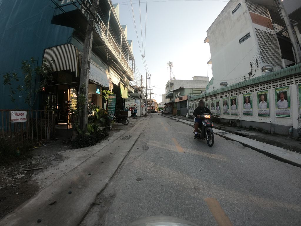 ภาพถนนตรงที่ Wanida Homemade Bakery ตั้งอยู่ ถ่ายโดย chanuwath_grab พ.ศ. 2562 (2019) · A street-level view of where Wanida Homemade Bakery stands, by chanuwath_grab in 2562 (2019)
