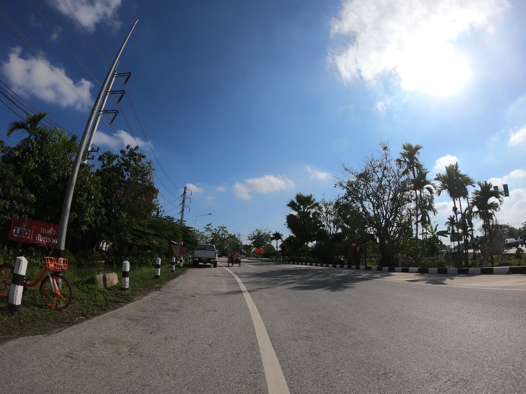 ภาพถนนตรงที่ แว่นแก้วล้านนา ตั้งอยู่ ถ่ายโดย chanuwath_grab พ.ศ. 2562 (2019) · A street-level view of where แว่นแก้วล้านนา · Waenkwae Lanna stands, by chanuwath_grab in 2562 (2019)