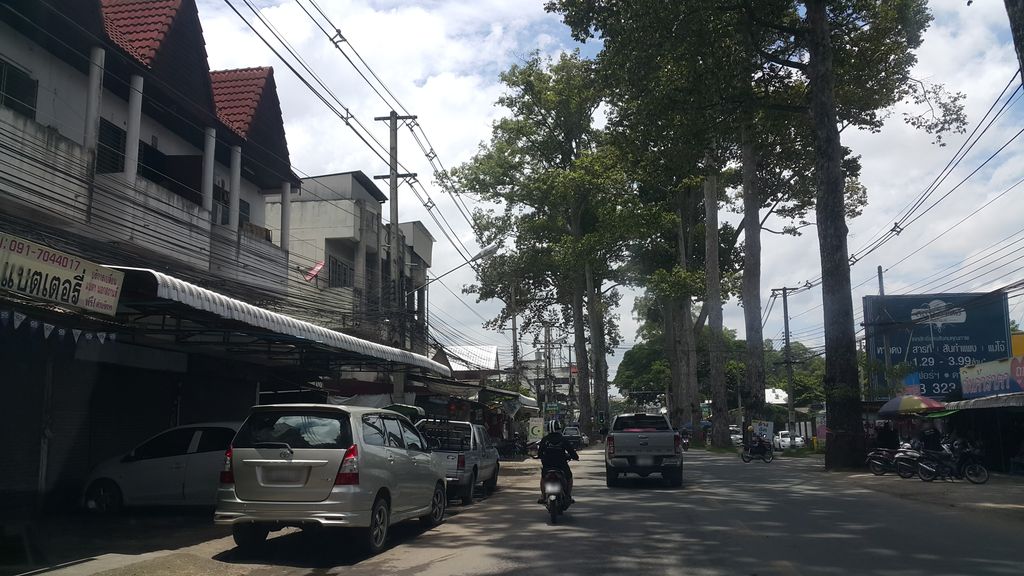 ภาพถนนตรงที่ Pimento Bakery | Chiang Mai ตั้งอยู่ ถ่ายโดย jrcarlsen พ.ศ. 2560 (2017) · A street-level view of where Pimento Bakery | Chiang Mai stands, by jrcarlsen in 2560 (2017)