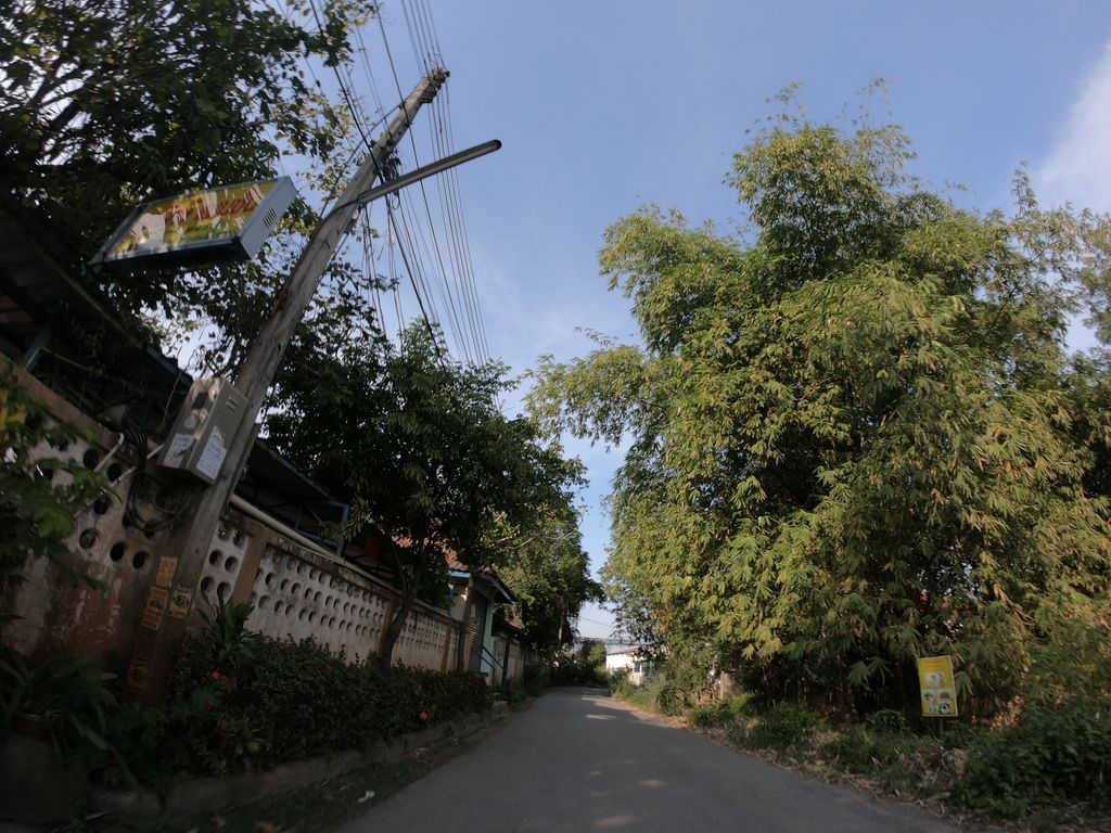 ภาพถนนตรงที่ ศุภรักษ์แมนชั่น ตั้งอยู่ ถ่ายโดย chanuwath_grab พ.ศ. 2562 (2019) · A street-level view of where ศุภรักษ์แมนชั่น · Sup Rak Mansion stands, by chanuwath_grab in 2562 (2019)