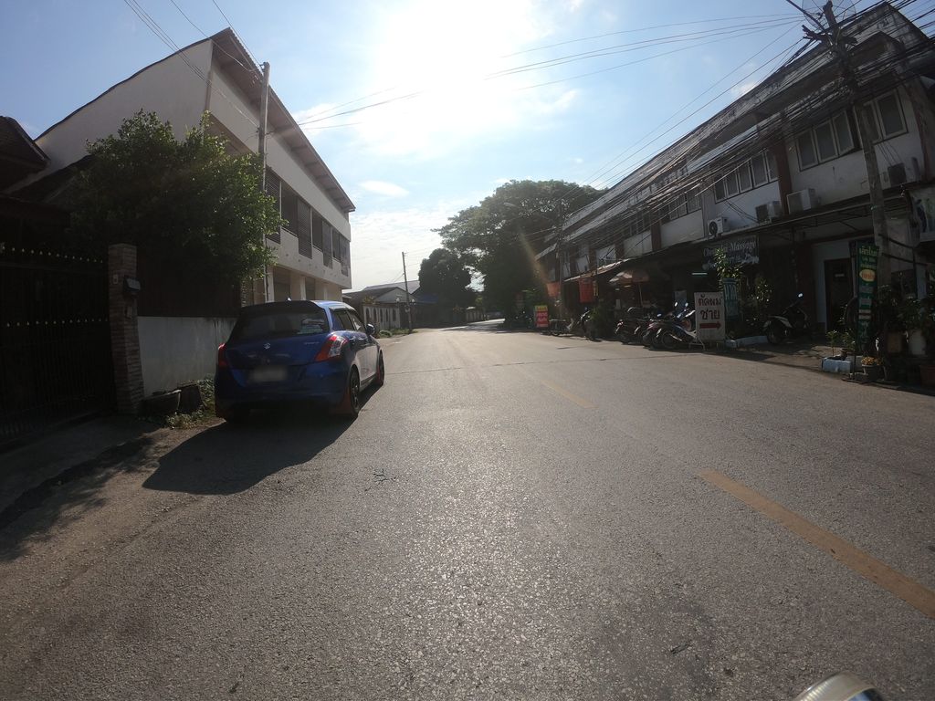 ภาพถนนตรงที่ Lek bike ตั้งอยู่ ถ่ายโดย chanuwath_grab พ.ศ. 2562 (2019) · A street-level view of where Lek bike stands, by chanuwath_grab in 2562 (2019)