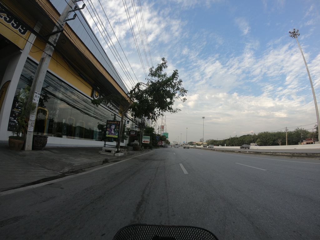 ภาพถนนตรงที่ เรืองชัยยนต์ ตั้งอยู่ ถ่ายโดย chanuwath_grab พ.ศ. 2562 (2019) · A street-level view of where เรืองชัยยนต์ · Rueangchaiyon stands, by chanuwath_grab in 2562 (2019)
