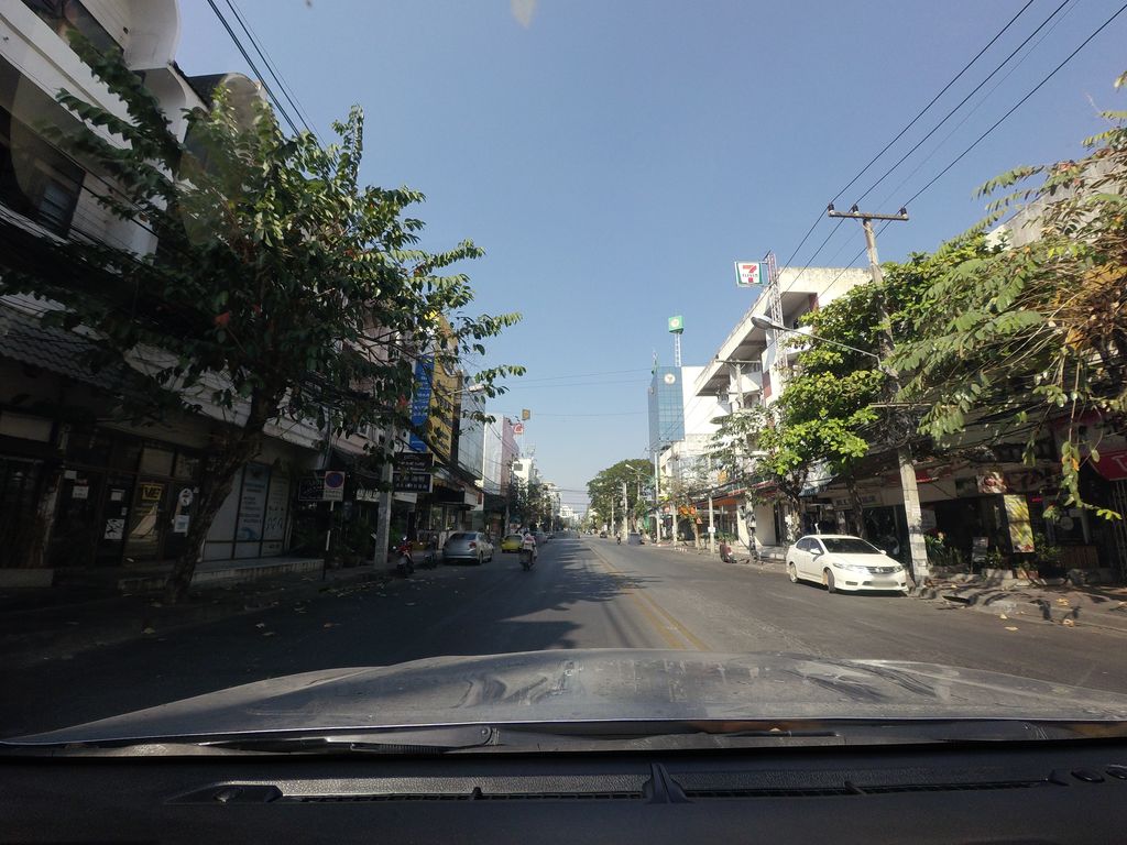 ภาพถนนตรงที่ Pool House - Pool Bar Chiang Mai ตั้งอยู่ ถ่ายโดย mishari พ.ศ. 2564 (2021) · A street-level view of where Pool House - Pool Bar Chiang Mai stands, by mishari in 2564 (2021)