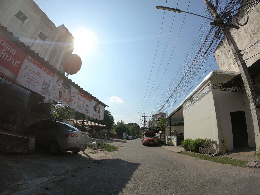 ภาพถนนตรงที่ ของฝากเชียงใหม่ ร้านสถานีของฝาก หน้าสถานีรถไฟเชียงใหม่ ตั้งอยู่ ถ่ายโดย chanuwath_grab พ.ศ. 2562 (2019) · A street-level view of where ของฝากเชียงใหม่ ร้านสถานีของฝาก หน้าสถานีรถไฟเชียงใหม่ · Khongfak Chiang Mai Ran Sathani Khongfak Na Sathani Rotfai Chiang Mai stands, by chanuwath_grab in 2562 (2019)