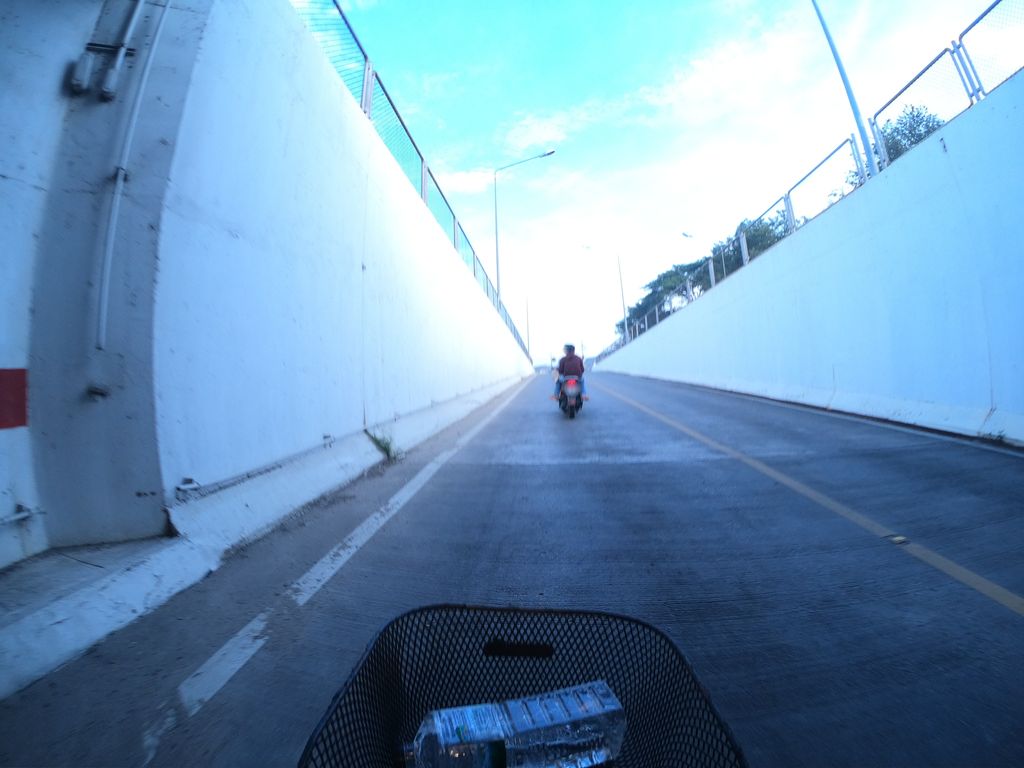 ภาพถนนตรงที่ บุ่ยออโต้ แบตเตอรี่ ตั้งอยู่ ถ่ายโดย chanuwath_grab พ.ศ. 2562 (2019) · A street-level view of where บุ่ยออโต้ แบตเตอรี่ · Buioto Battery stands, by chanuwath_grab in 2562 (2019)