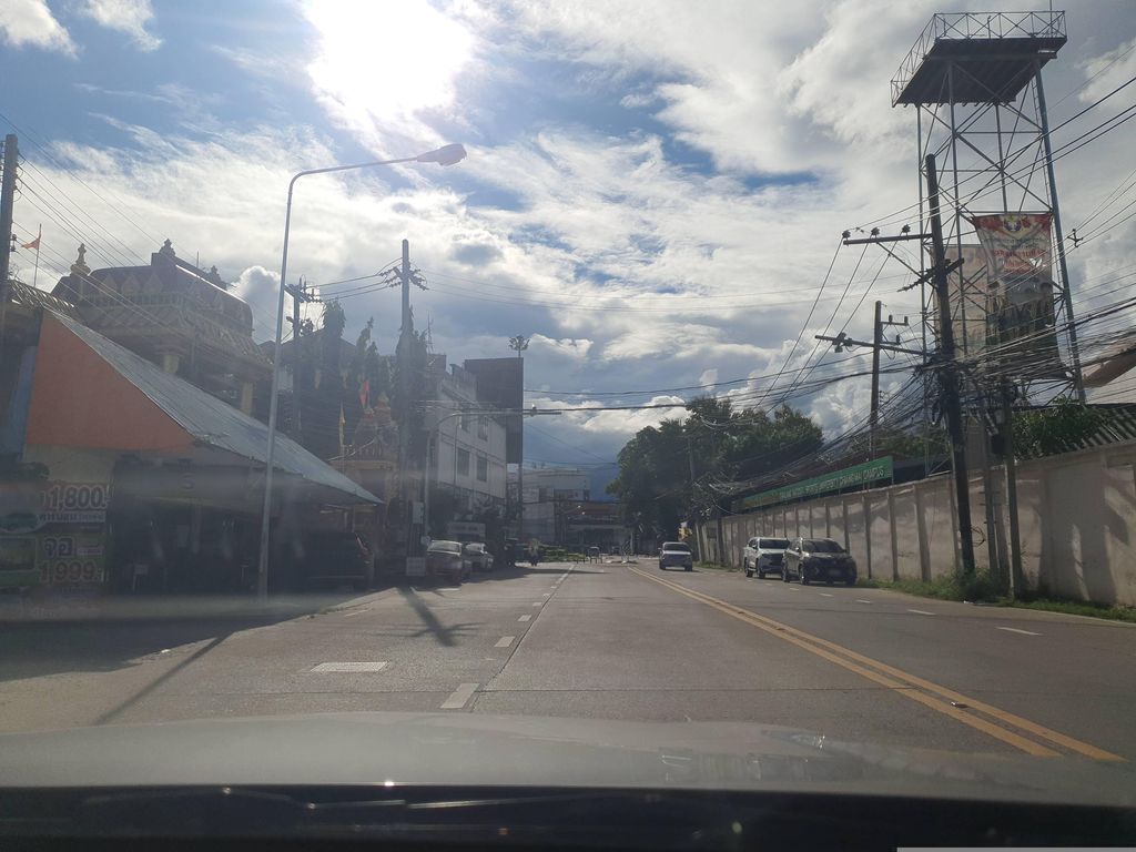ภาพถนนตรงที่ Premium Auto Car ตั้งอยู่ ถ่ายโดย jrcarlsen พ.ศ. 2566 (2023) · A street-level view of where Premium Auto Car stands, by jrcarlsen in 2566 (2023)