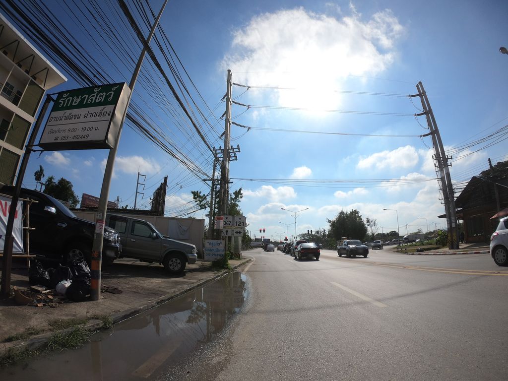 ภาพถนนตรงที่ สอนพิเศษครูแก้ว ตั้งอยู่ ถ่ายโดย chanuwath_grab พ.ศ. 2562 (2019) · A street-level view of where สอนพิเศษครูแก้ว · Sonphiset Khru Kaeo stands, by chanuwath_grab in 2562 (2019)